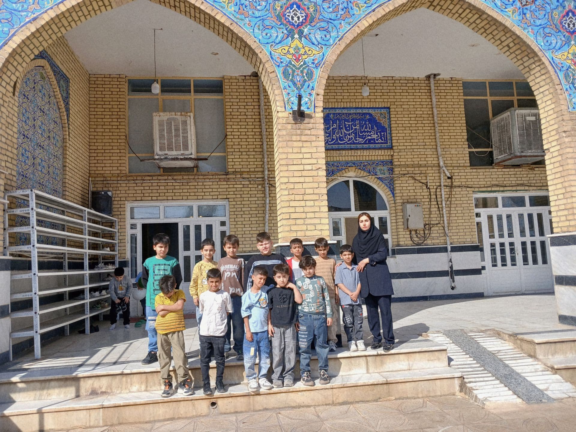 بازدید دانشآموزان از مسجد جامع در رابطه با درس «مسجد محلّه ما»